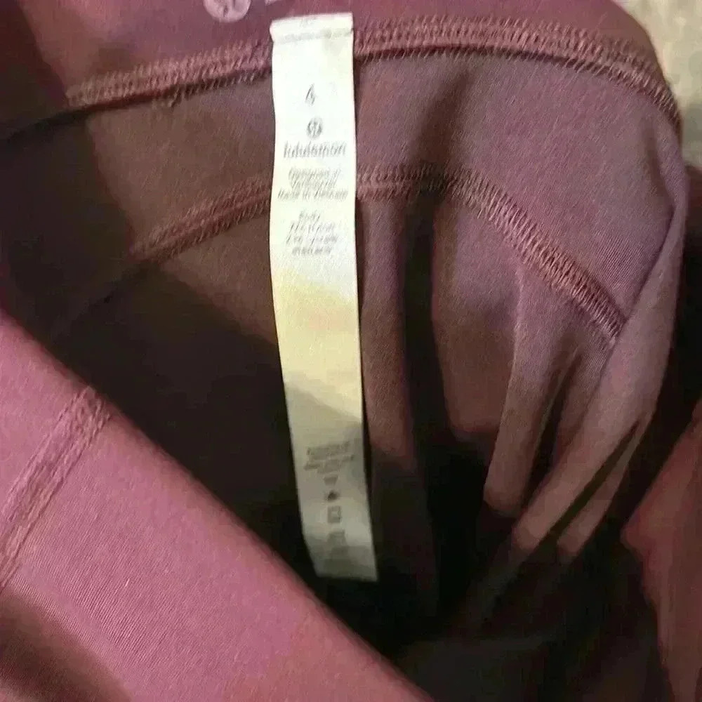 Lululemon Invigorate High-Rise Crop - Size 4 - Picture 8 of 8